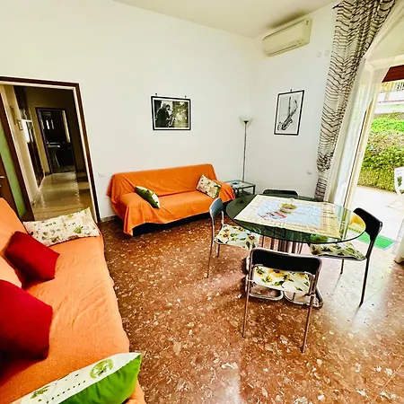 Triestina House لاديسْبولِ